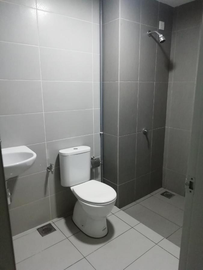 Fz Almyra Homestay Kajang Bagian luar foto