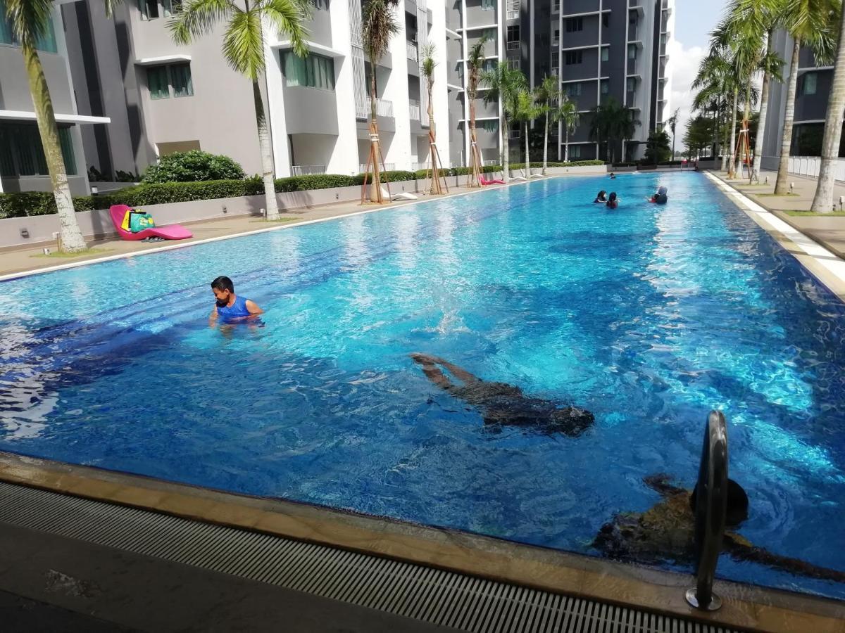 Fz Almyra Homestay Kajang Bagian luar foto