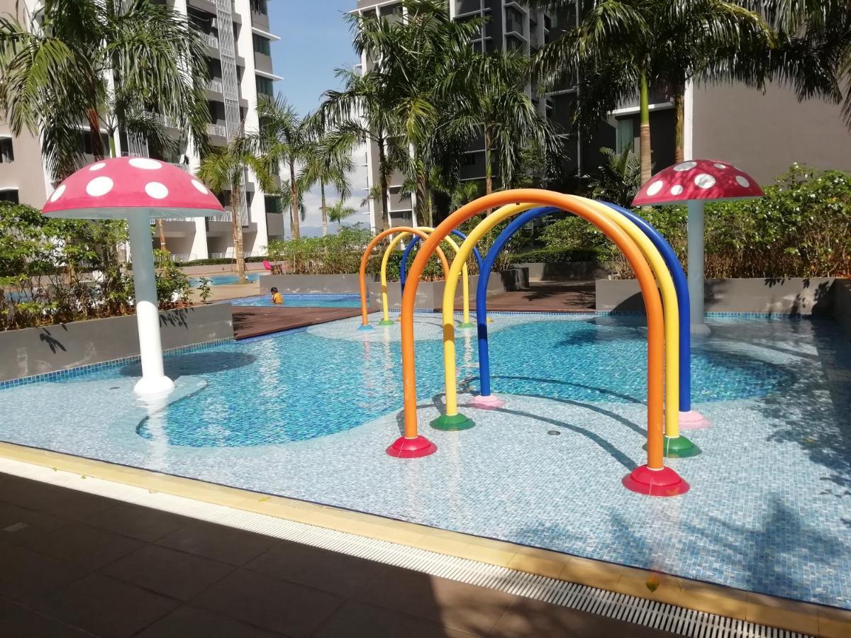 Fz Almyra Homestay Kajang Bagian luar foto