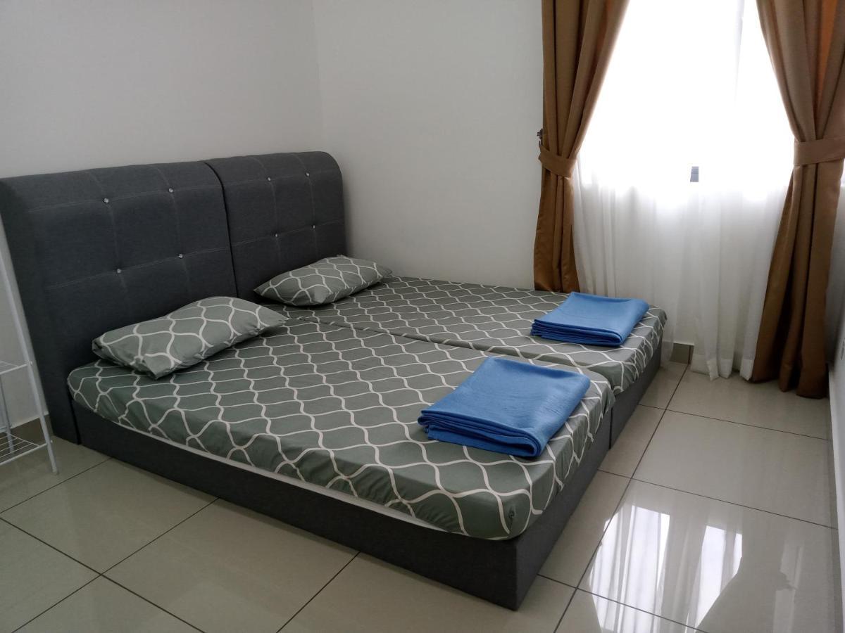 Fz Almyra Homestay Kajang Bagian luar foto